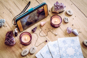 大流行のオンライン占いに注目!詐欺?本当に当たるの?